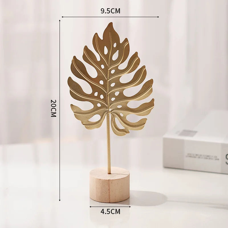 Statua Decorativa in Metallo Foglia di Ginkgo Dorata – Scultura da Tavolo