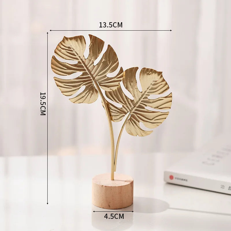 Statua Decorativa in Metallo Foglia di Ginkgo Dorata – Scultura da Tavolo