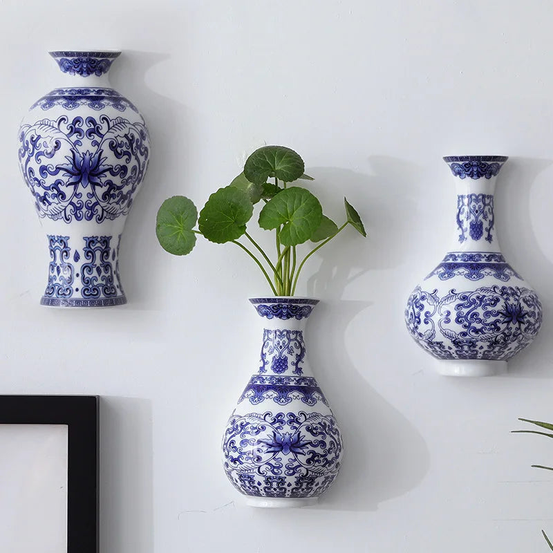 Vaso da Parete in Ceramica – Blu e Bianco Antico
