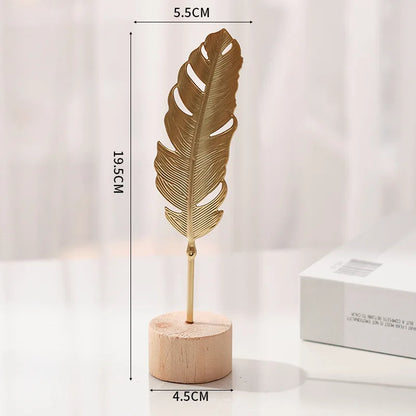 Statua Decorativa in Metallo Foglia di Ginkgo Dorata – Scultura da Tavolo