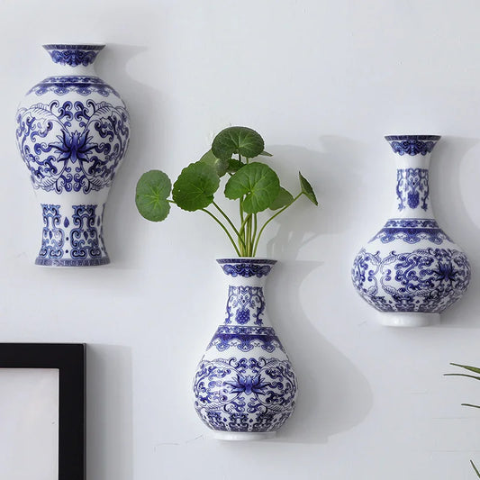 Vaso da Parete in Ceramica – Blu e Bianco Antico